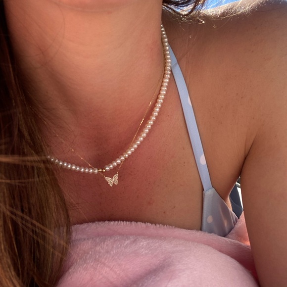 Diamond butterfly necklace - Picture 1 of 5